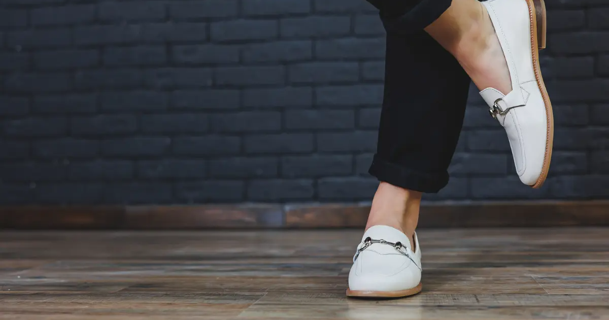 Czarne legginsy ze skóry ekologicznej z kieszeniami – styl, wygoda i funkcjonalność w jednym